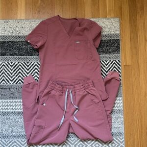 FIGS Mauve Small Scrub set